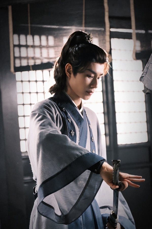 網評4月最愛的陸劇男友TOP8！《春色寄情人》李現第4 《與鳳行》林更新第3，冠軍真的帥