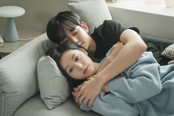 《淚之女王》結局幕後!郭東延中文台詞是金智媛教的,導演也認證金秀賢金智媛像真夫妻