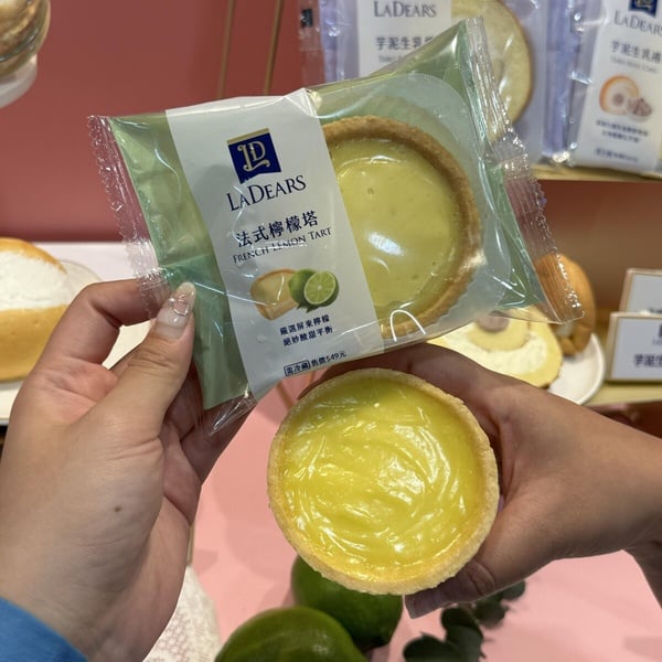 7-11「LADEARS 甜點」8款全新登場！芋泥生乳捲、爆餡生乳包、黑森林蛋糕、半月燒必吃
