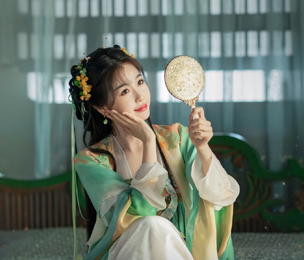 網評2024古裝劇最愛的古裝美人造型TOP10！《惜花芷》張婧儀落榜，趙露思第5，冠軍是她