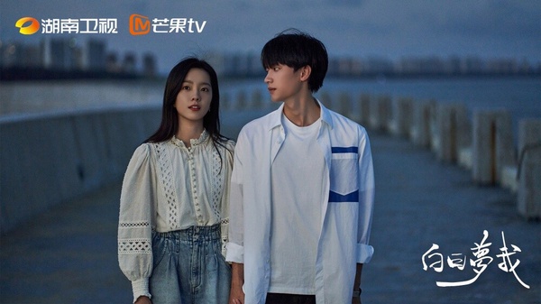 8對「雙向救贖」陸劇CP!《春色寄情人》李現&周雨彤互相治癒,《偷偷藏不住》甜又好嗑
