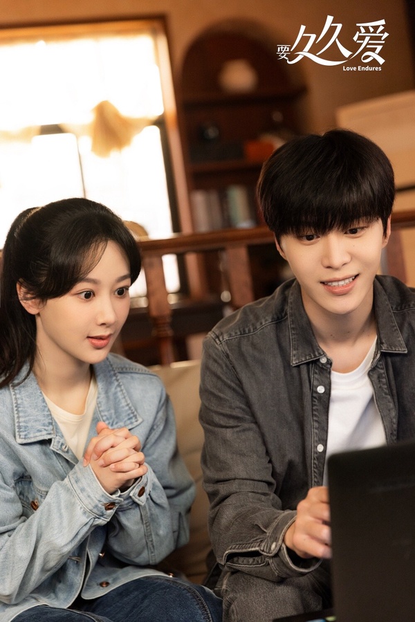 8對「雙向救贖」陸劇CP!《春色寄情人》李現&周雨彤互相治癒,《偷偷藏不住》甜又好嗑