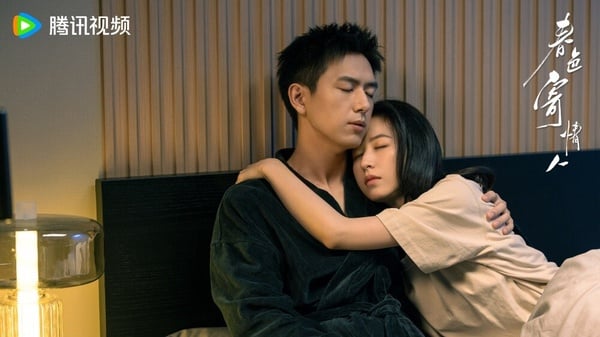 8對「雙向救贖」陸劇CP!《春色寄情人》李現&周雨彤互相治癒,《偷偷藏不住》甜又好嗑