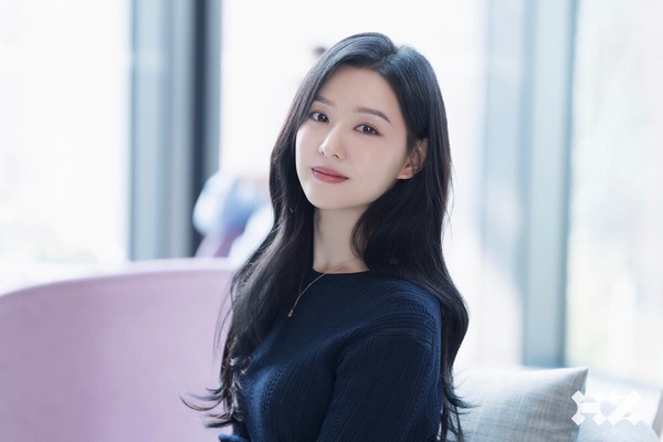 《淚之女王》金智媛勵志名言：「我想慢慢長大，希望成名的速度不要超過成長的速度。」