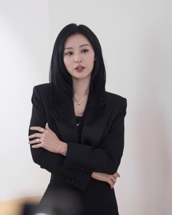 《淚之女王》金智媛勵志名言：「我想慢慢長大，希望成名的速度不要超過成長的速度。」