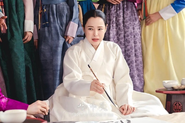 大器晚成的韓劇演員!李荷妮熬10年成女主,南宮珉努力25年奪視帝,她出道26年終於爆紅