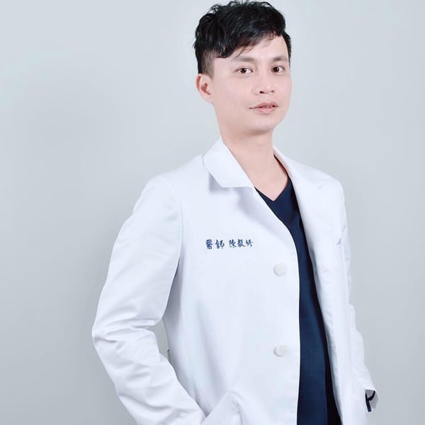 星和診所-台中站前院長 陳毅修三軍總醫院外科住院醫師國軍高雄總醫院專科醫師朝仁耳鼻喉科醫師中華民國醫學美容醫學會醫師台灣顏面整形重建外科學會醫師2019百大線雕名醫Ellanse洢蓮絲原廠認證講師