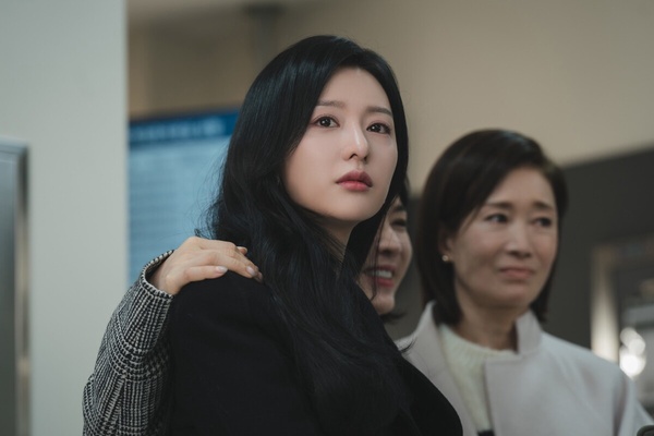 歷年「熱度最高」韓劇演員TOP10！《淚之女王》金智媛第6，金秀賢空降第4，冠軍難超越