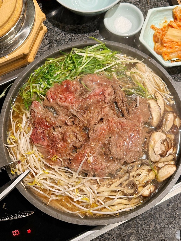 其他像是「Hi-Fi炸雞啤酒Hi-Fi Chicken&Beer」可以吃到韓式炸雞,還有韓國藝人惠利也曾吃過的韓式烤肉「韓與談」通通都很推薦!