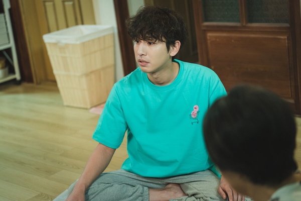 《背著善宰跑》15句浪漫告白:「小率啊,就喜歡我吧,如果是為了妳而死,沒關係的。」