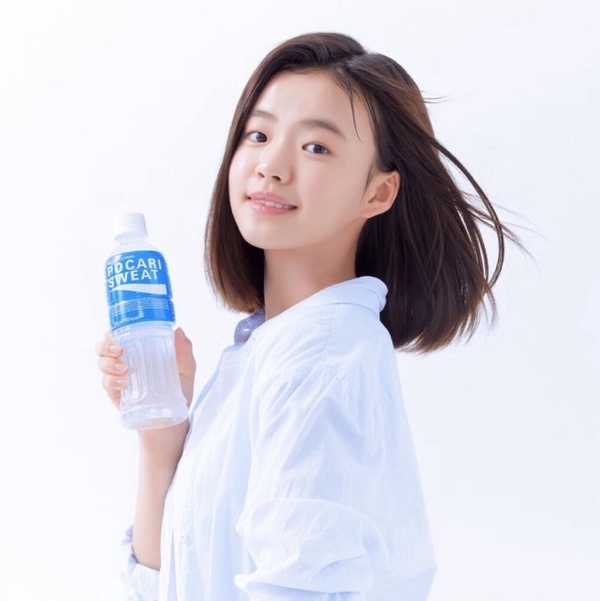 10位韓國經典「寶礦力女孩」:TWICE連續代言3年最長,韓媒稱ILLIT沅禧比孫藝珍更漂亮?