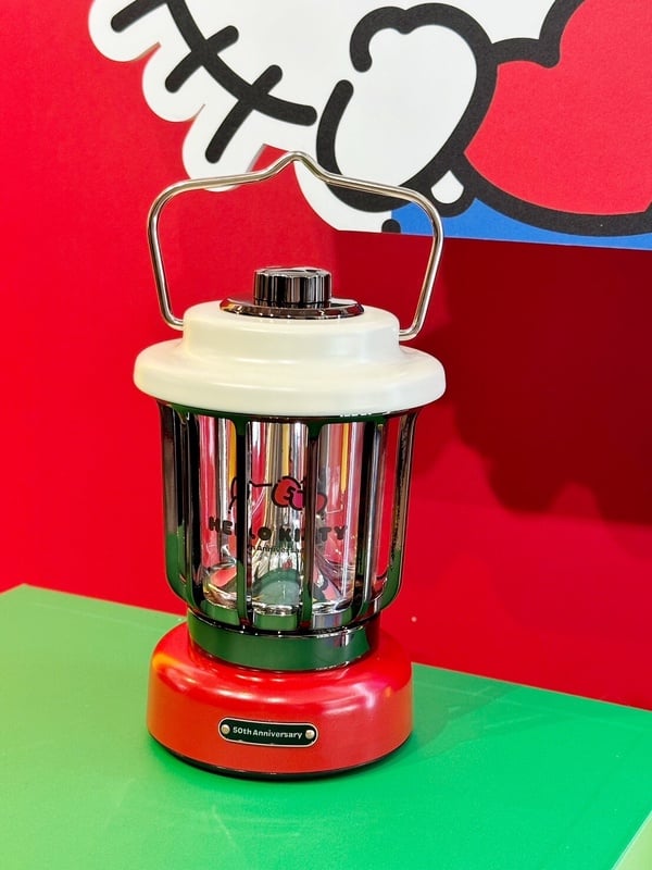 屈臣氏Hello Kitty集「Kitty氣氛燈」:8點+699元,或是買護膚商品滿699元可享換購優惠699元