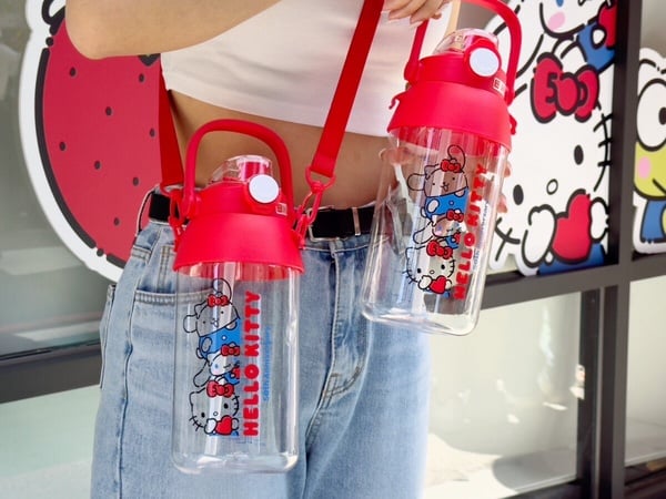 屈臣氏Hello Kitty集點「大容量冷水壺」:8點+199元,或是45點免費兌換
