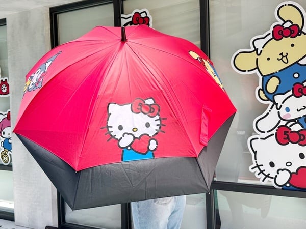K屈臣氏Hello Kitty集點「Kitty延伸傘」:8點+399元,或是50點免費兌換