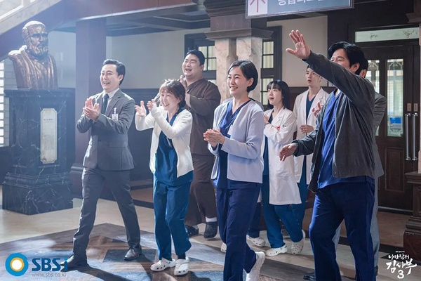 8部「讓人欲罷不能」超好看群像韓劇！《機智醫生生活》百看不厭，第3部從頭到尾都完美