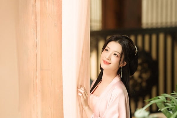 陸劇《慶餘年2》演員古裝vs時裝！張若昀比第1季上相，李沁仙氣，辛芷蕾、宋軼時裝也美