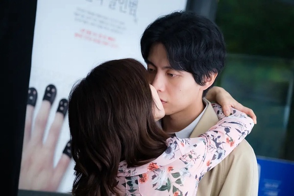 8部「不期待卻意外好看」愛情韓劇!《背著善宰跑》錯過可惜,第3部網公認「一生推」!
