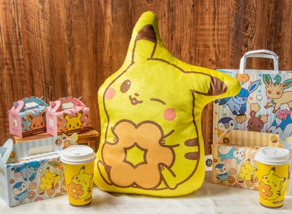 Mister Donut聯名寶可夢周邊「皮卡丘大抱枕」消費滿100元，加購價399元/個
