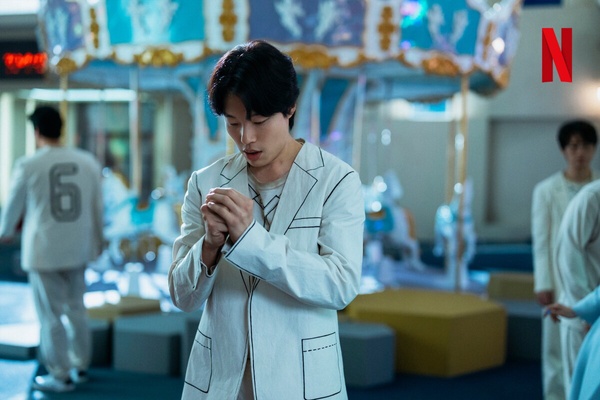 《The 8 Show》劇情6大槽點:柳俊烈戀情影響大?高開低走遭嘲低配版《魷魚遊戲》?