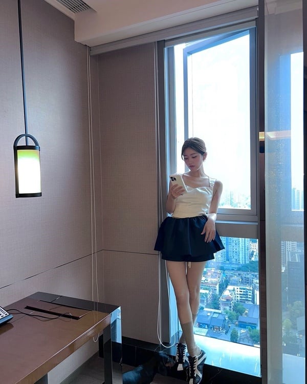 拍照姿勢怎麼擺？超齊全「POSE圖鑑」，無須P圖一秒增高又顯瘦，不看鏡頭也美