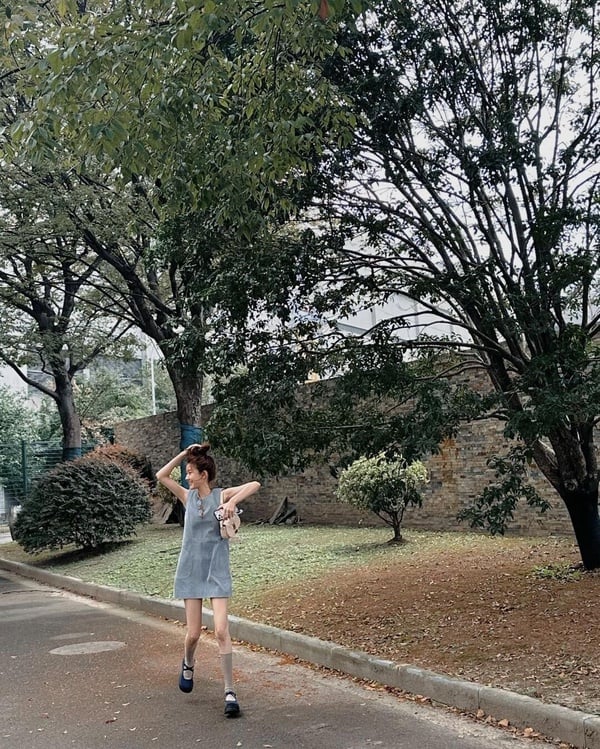 拍照姿勢怎麼擺？超齊全「POSE圖鑑」，無須P圖一秒增高又顯瘦，不看鏡頭也美