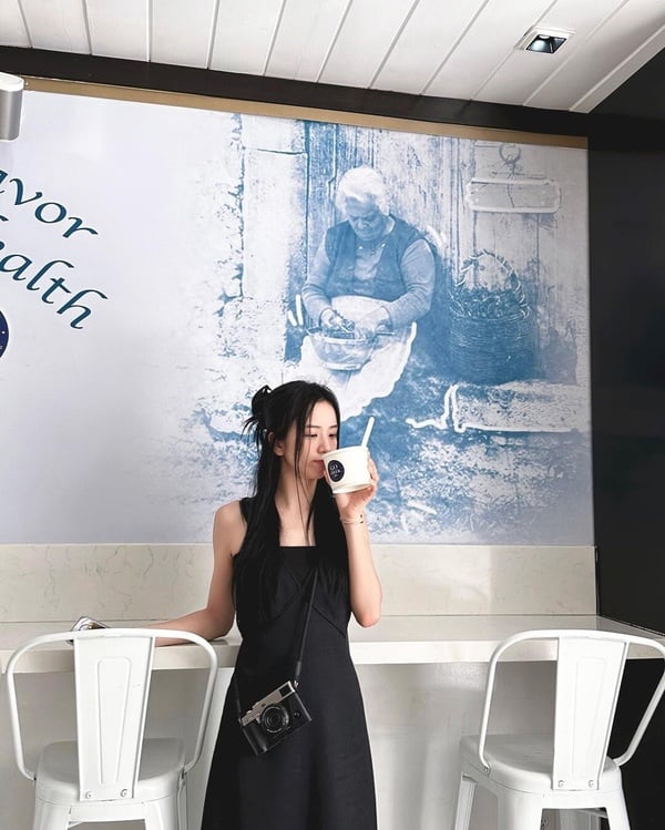 拍照姿勢怎麼擺？超齊全「POSE圖鑑」，無須P圖一秒增高又顯瘦，不看鏡頭也美