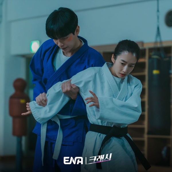近期韓劇收視TOP8！《雖然不是英雄》第6，《背著善宰跑》結局第3，這部首播就登頂冠軍