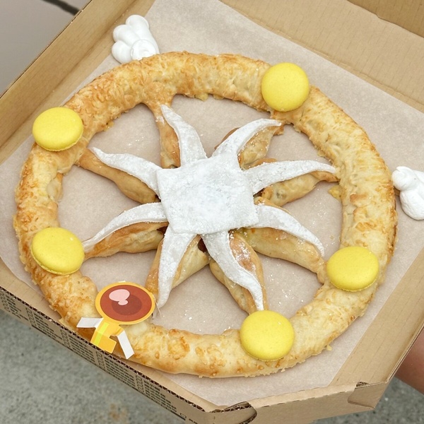 必勝客推「庫洛魔法使」聯名套餐！吃得到夢之鑰匙芝心比薩、小可包，再送魔法吊飾