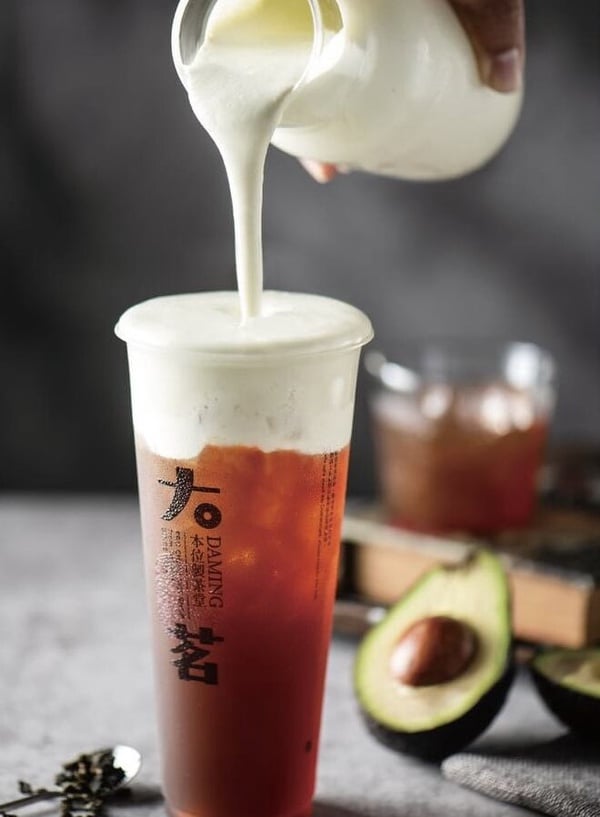 飲料杯會長出蘋果？爆紅手搖飲「大茗」小編必喝清單，不只蘋果玉露青，這杯喝過都大推