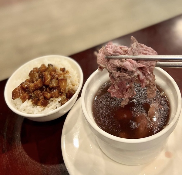 台南牛肉湯必吃推薦TOP 4：鴻品牛肉湯