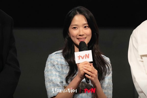 《背著善宰跑》邊佑錫&amp;amp;amp;amp;amp;amp;amp;amp;amp;amp;amp;amp;amp;amp;amp;amp;amp;金惠奫美談：金惠奫分享暖爐給群演，工作人員盛讚邊佑錫超貼心