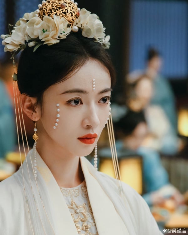 《墨雨雲間》楊超越美過吳謹言！古裝劇10女星絕美珍珠妝，虞書欣被嘲，第五位美到難忘