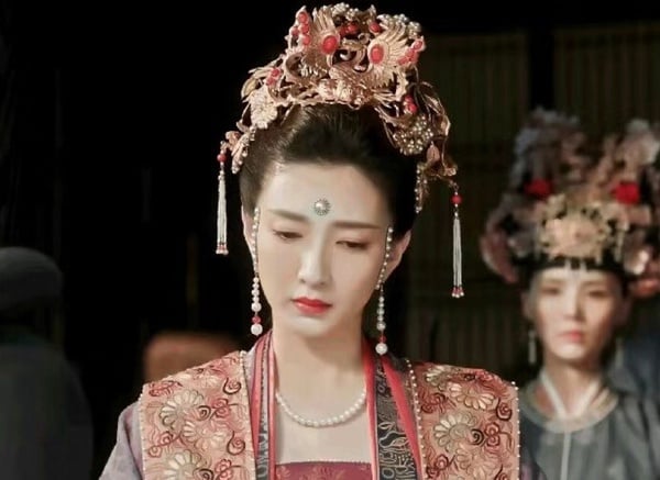 《墨雨雲間》楊超越美過吳謹言！古裝劇10女星絕美珍珠妝，虞書欣被嘲，第五位美到難忘
