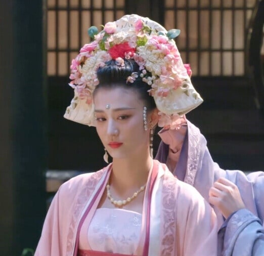 《墨雨雲間》楊超越美過吳謹言！古裝劇10女星絕美珍珠妝，虞書欣被嘲，第五位美到難忘