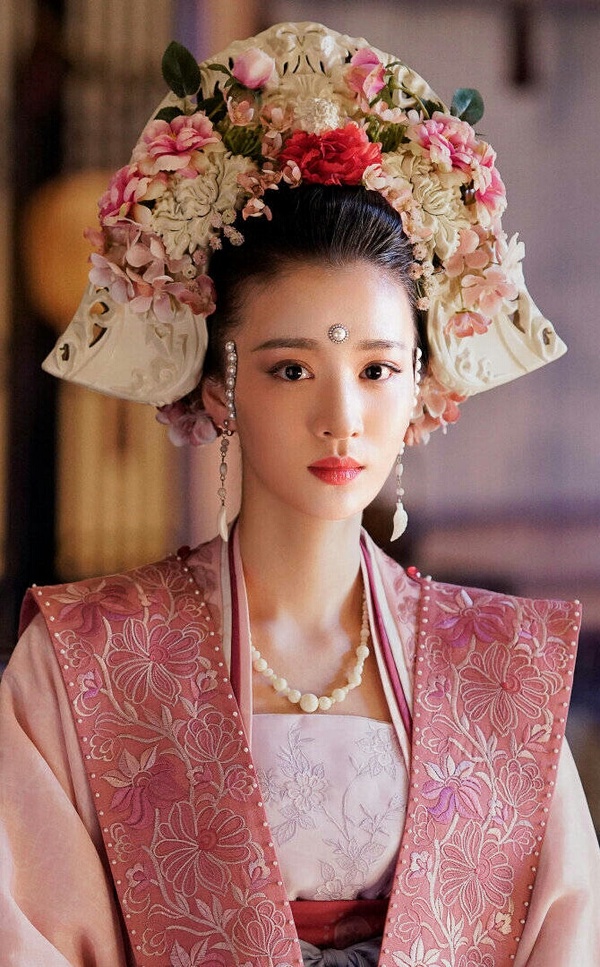 《墨雨雲間》楊超越美過吳謹言！古裝劇10女星絕美珍珠妝，虞書欣被嘲，第五位美到難忘