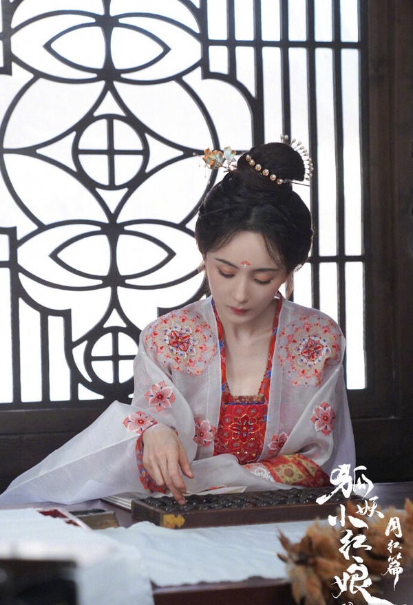 《墨雨雲間》楊超越美過吳謹言！古裝劇10女星絕美珍珠妝，虞書欣被嘲，第五位美到難忘