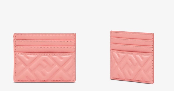 畢業禮物「精品包款/配件」推薦：FENDI Baguette卡夾，NT$8,600