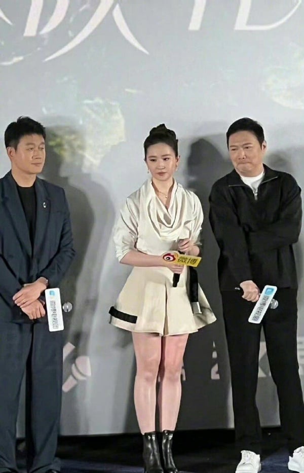 10位陸劇女星「美腿照」精修vs未修！劉亦菲被嘲象腿，楊冪是腿精，但唐嫣王楚然才逆天