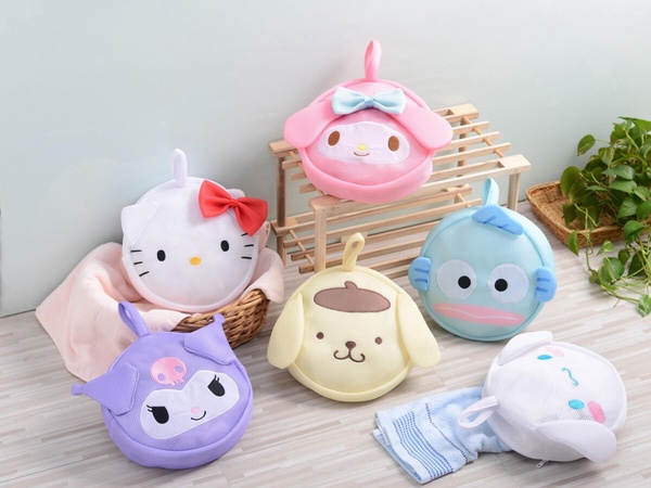 7-11「三麗鷗周邊」新登場！人魚漢頓大臉洗衣袋、KITTY手提水壺、酷洛米頸掛風扇必收