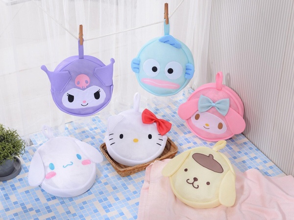 7-11「三麗鷗周邊」新登場！人魚漢頓大臉洗衣袋、KITTY手提水壺、酷洛米頸掛風扇必收