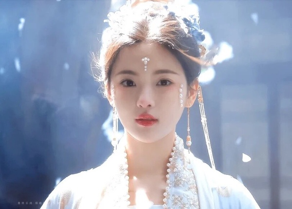 2024顏值不輸女主的陸劇女配!《墨雨雲間》 楊超越美過吳謹言,《慶餘年2》辛芷蕾更美