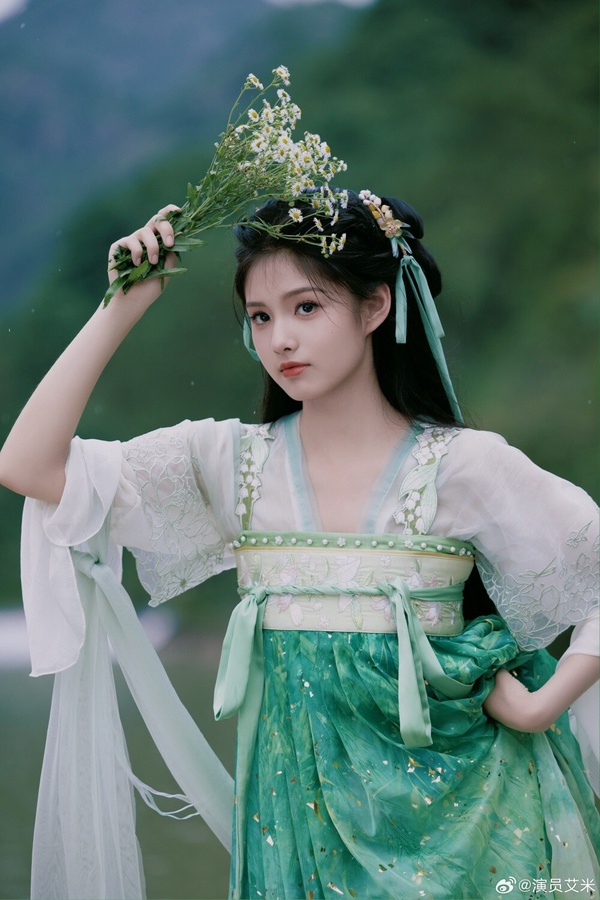 2024顏值不輸女主的陸劇女配!《墨雨雲間》 楊超越美過吳謹言,《慶餘年2》辛芷蕾更美
