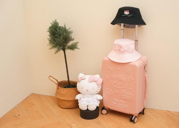 7-11「Hello Kitty」集點送夢幻登場！KITTY巨大存錢筒、香氛時鐘、公仔盲盒等40款看這