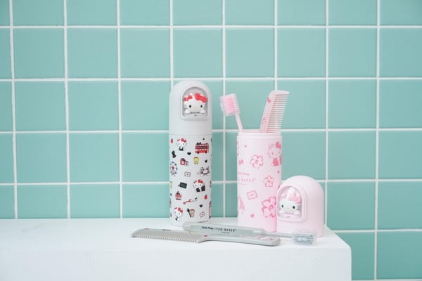 7-11「Hello Kitty」集點送夢幻登場！KITTY巨大存錢筒、香氛時鐘、公仔盲盒等40款看這