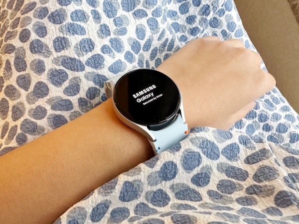 3C手錶優惠!三星「Galaxy Watch FE」登場,曜石黑、玫瑰金、星夜銀三色,享現折1000