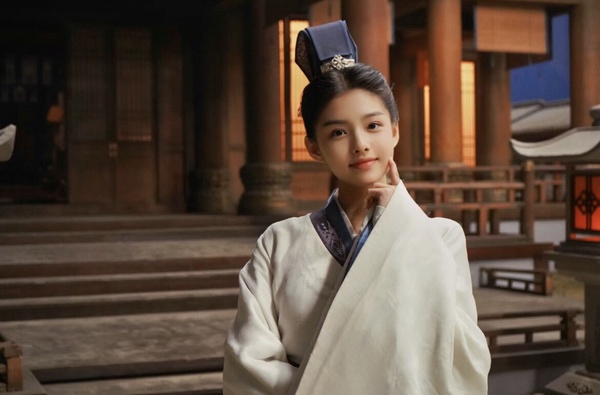 《墨雨雲間》艾米15歲演遍各大劇:《長風渡》丫鬟美出圈、《雲之羽》變意難平白月光