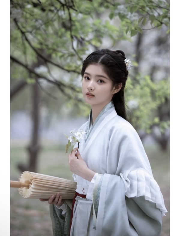《墨雨雲間》艾米15歲演遍各大劇:《長風渡》丫鬟美出圈、《雲之羽》變意難平白月光