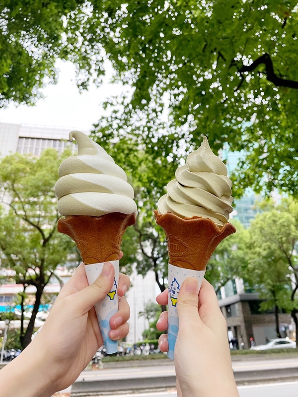 買一送一！全家霜淇淋新口味是「芋頭牛奶霜淇淋」，再睡五分鐘「午茉綠」同步回歸開賣