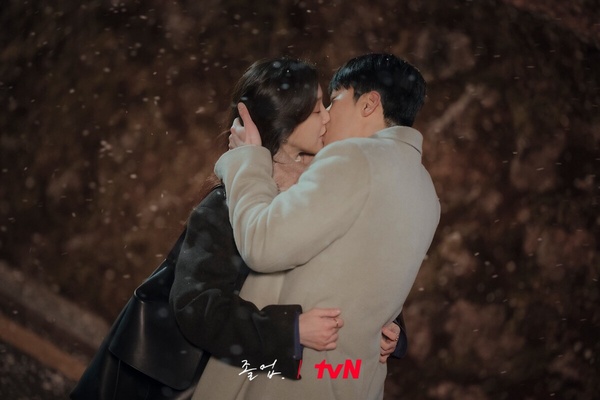 網評「近1年最好看」韓劇TOP8！《淚之女王》第3輸《Moving異能》，冠軍從頭精彩到尾！