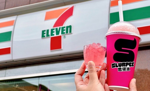 7-11「夏季話題美食」登場!臺虎鳳梨椰椰思樂冰、泰奶生乳捲,醜比頭白桃銅鑼燒超欠吃